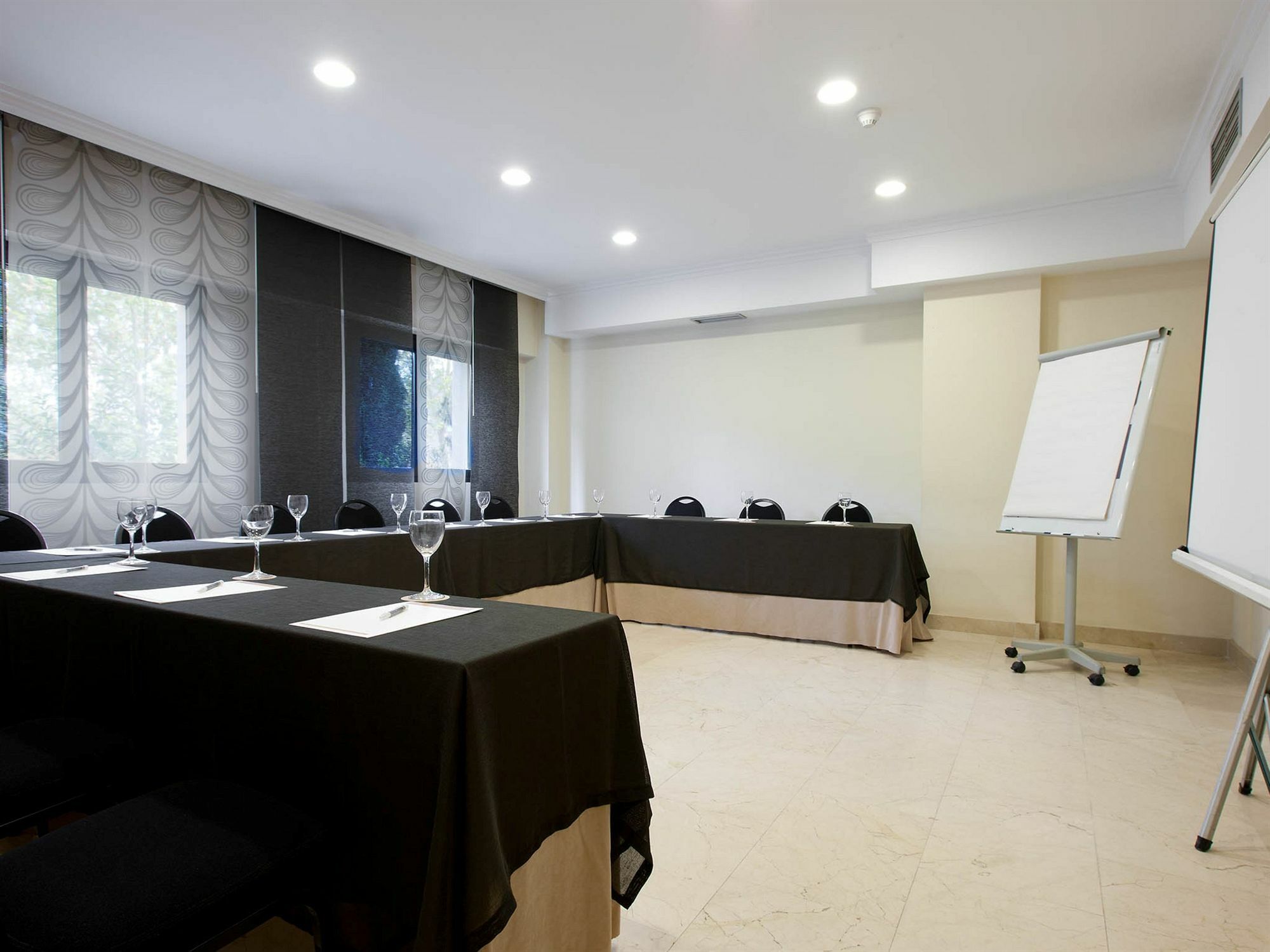 Apartamentos Th La Florida Μαδρίτη Εξωτερικό φωτογραφία